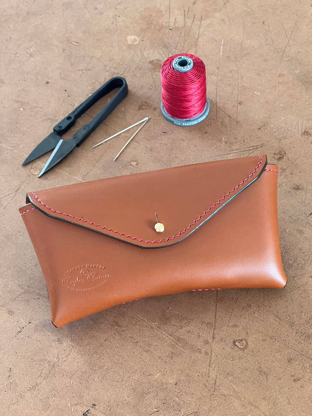 Semi-rigid glasses case