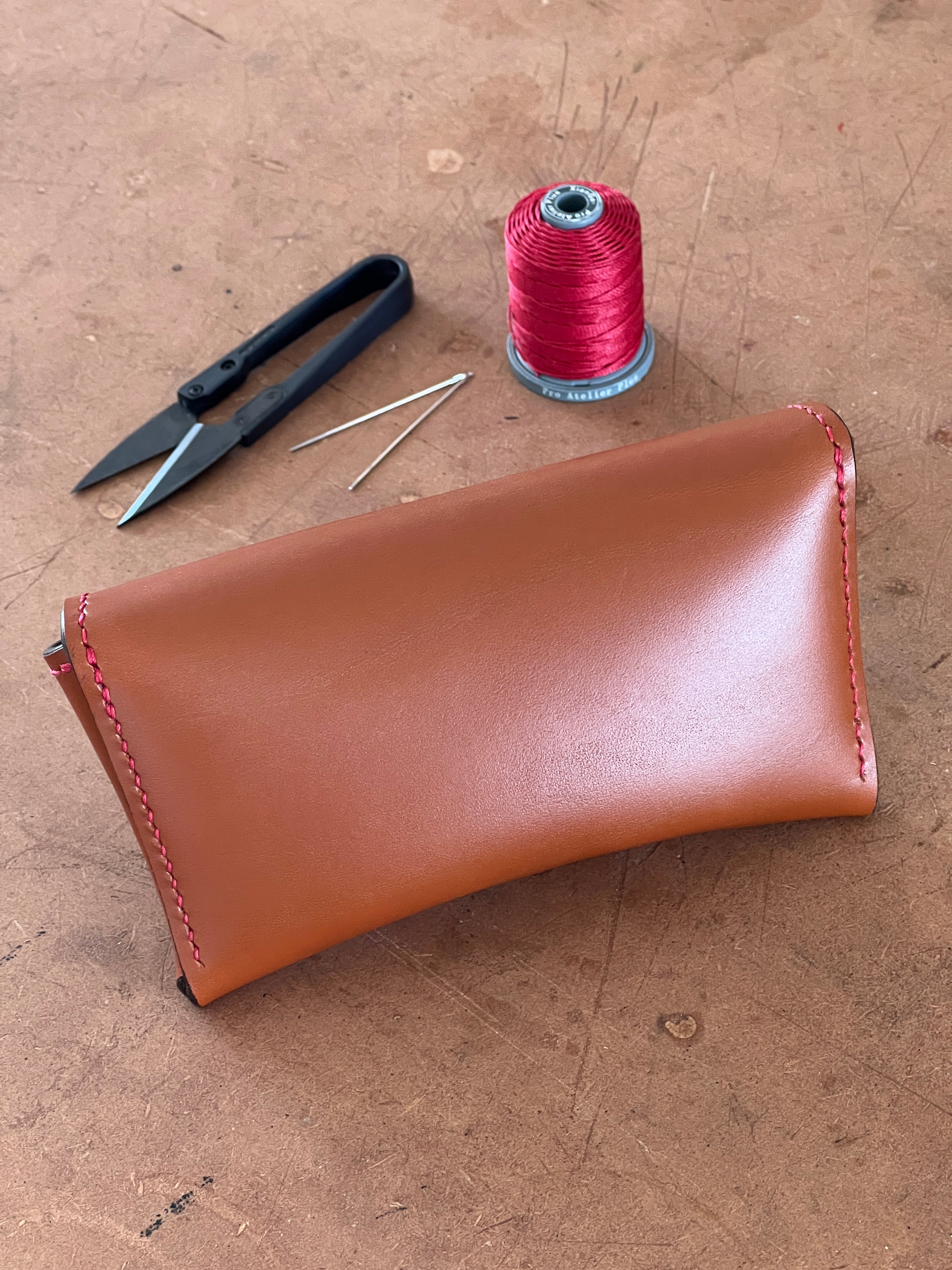 Semi-rigid glasses case